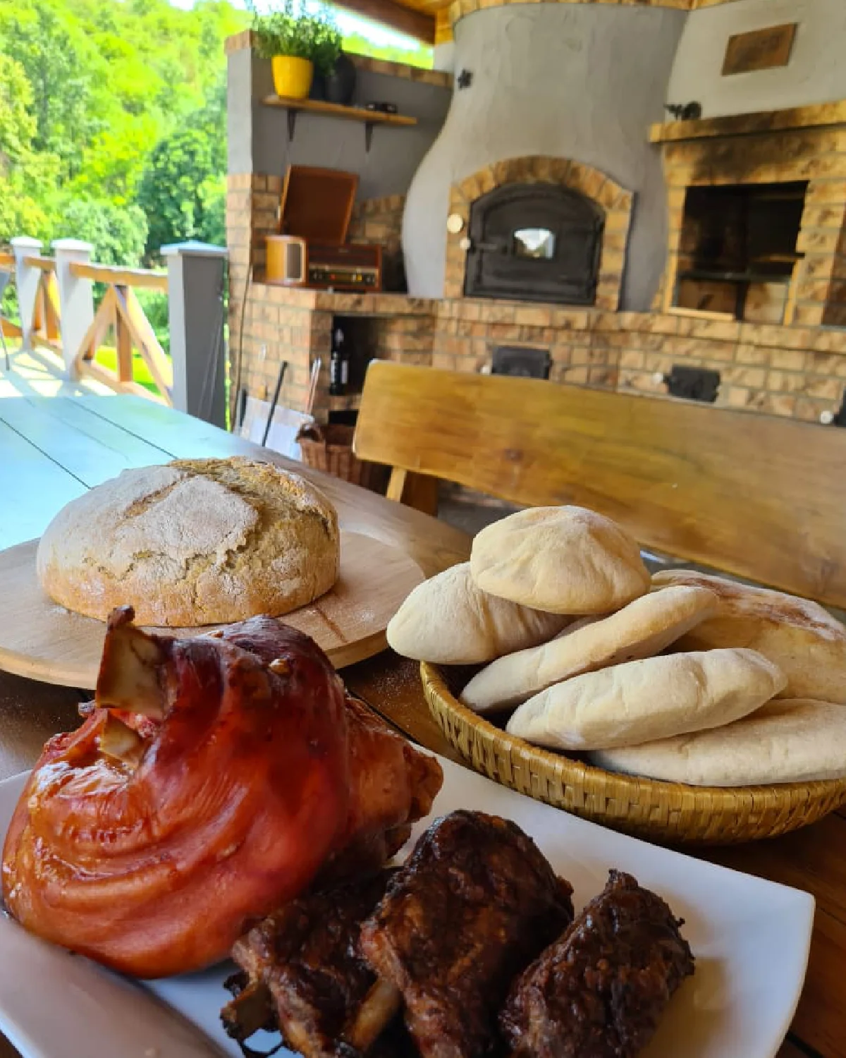 Murovaná pec v záhradnej kuchyni